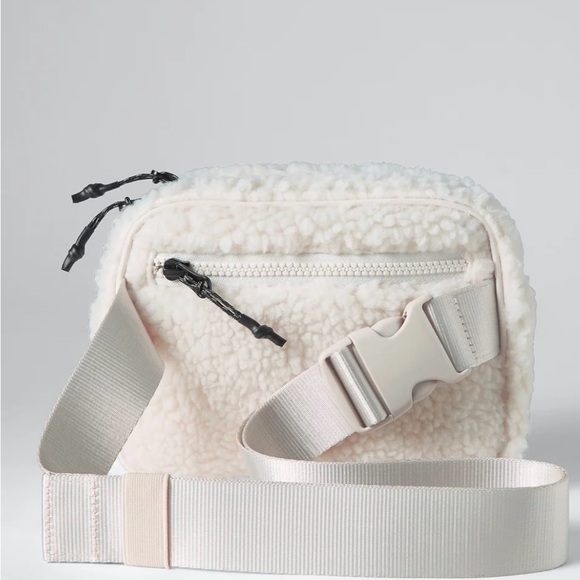 Fabletics teddy waist bag in bone - Picture 6 of 6